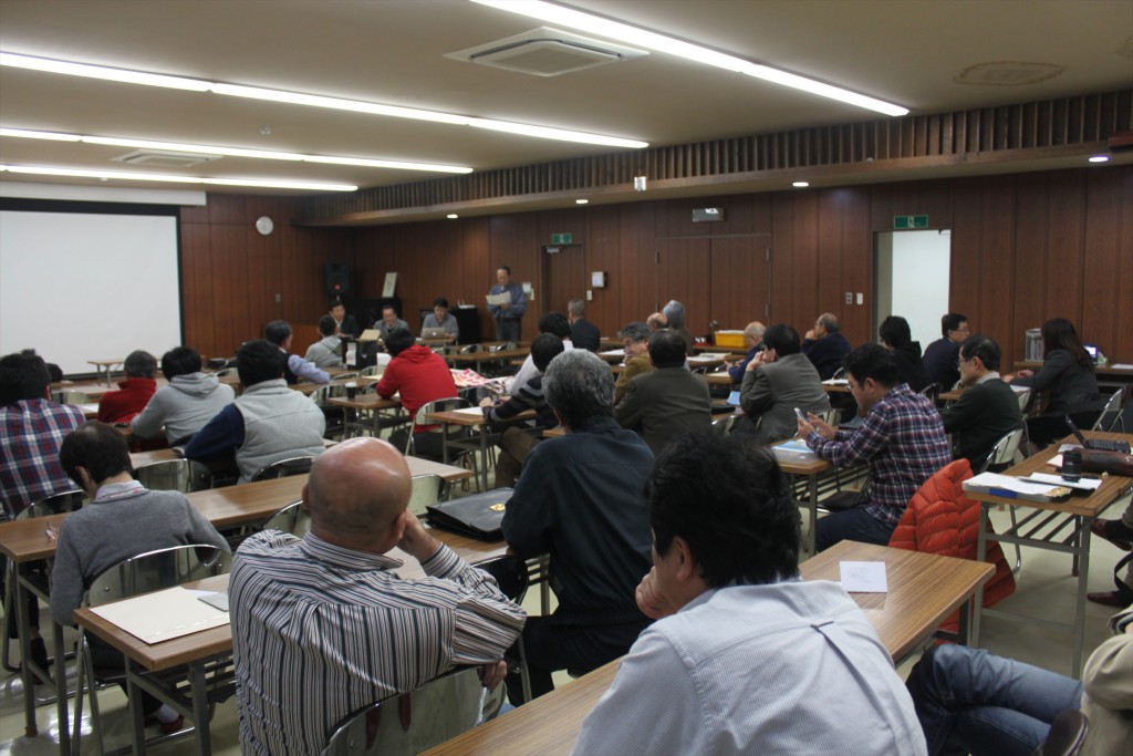 各種報告が行われた月例会   