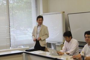 挨拶する林会長