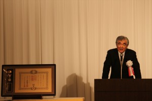 謝辞を述べる中川正晴相談役